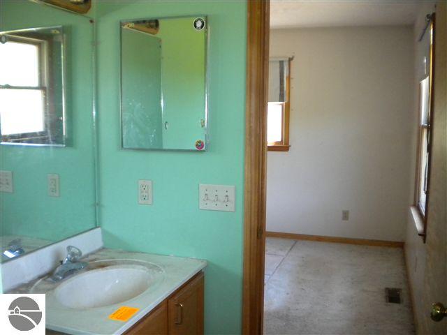 13420 South Cedar Road Cedar, MI 49621 - Photo 11 of 22 1736430-10.JPG