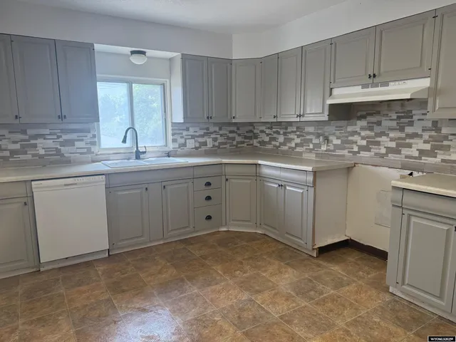 $194,000 | 524 East Murray Street, Rawlins, WY 82301