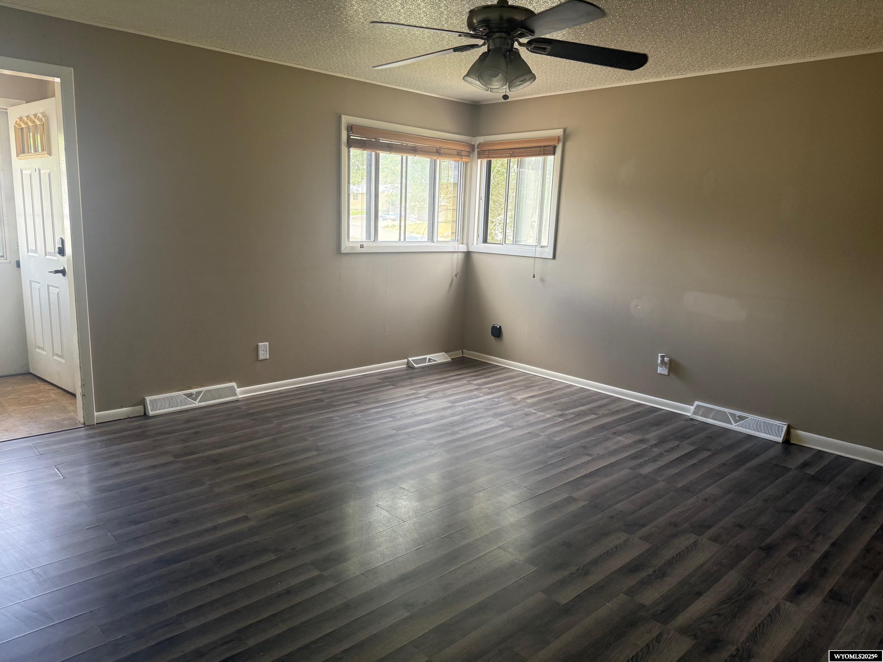 524 East Murray Street Rawlins, WY 82301 - Photo 5 of 27