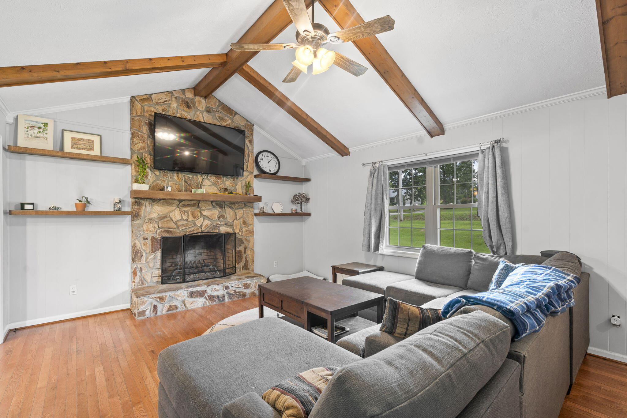 566 Howlandville Road Warrenville, SC 29851 - Photo 4 of 16 Family Room