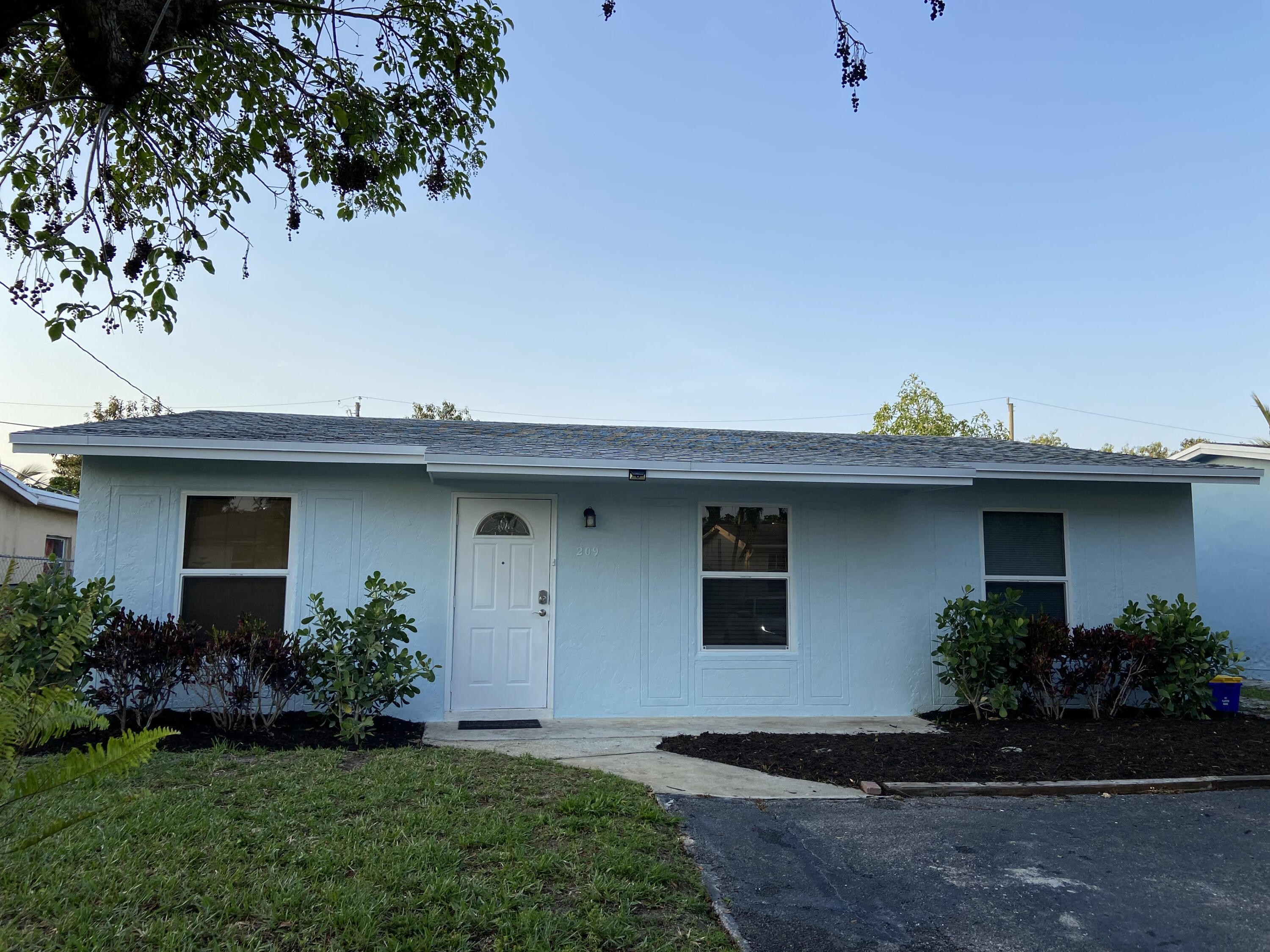 209 Coventry Street Boca Raton, FL 33487 - Photo 1 of 18 Front of House