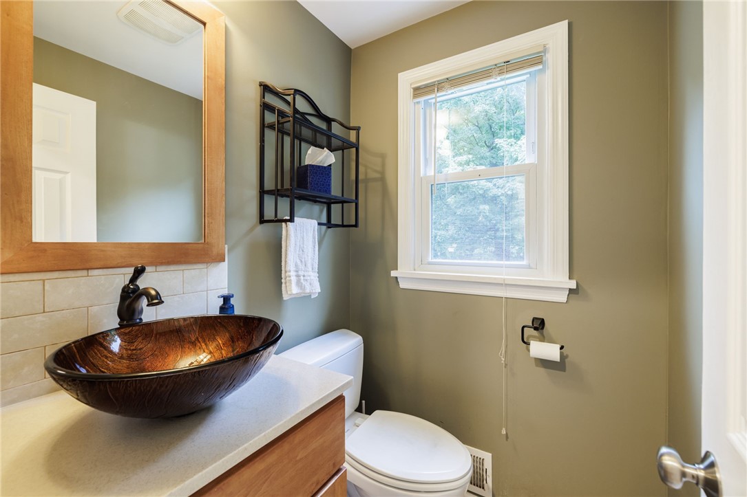 455 Reeves Road Pittsford, NY 14534 - Photo 15 of 27