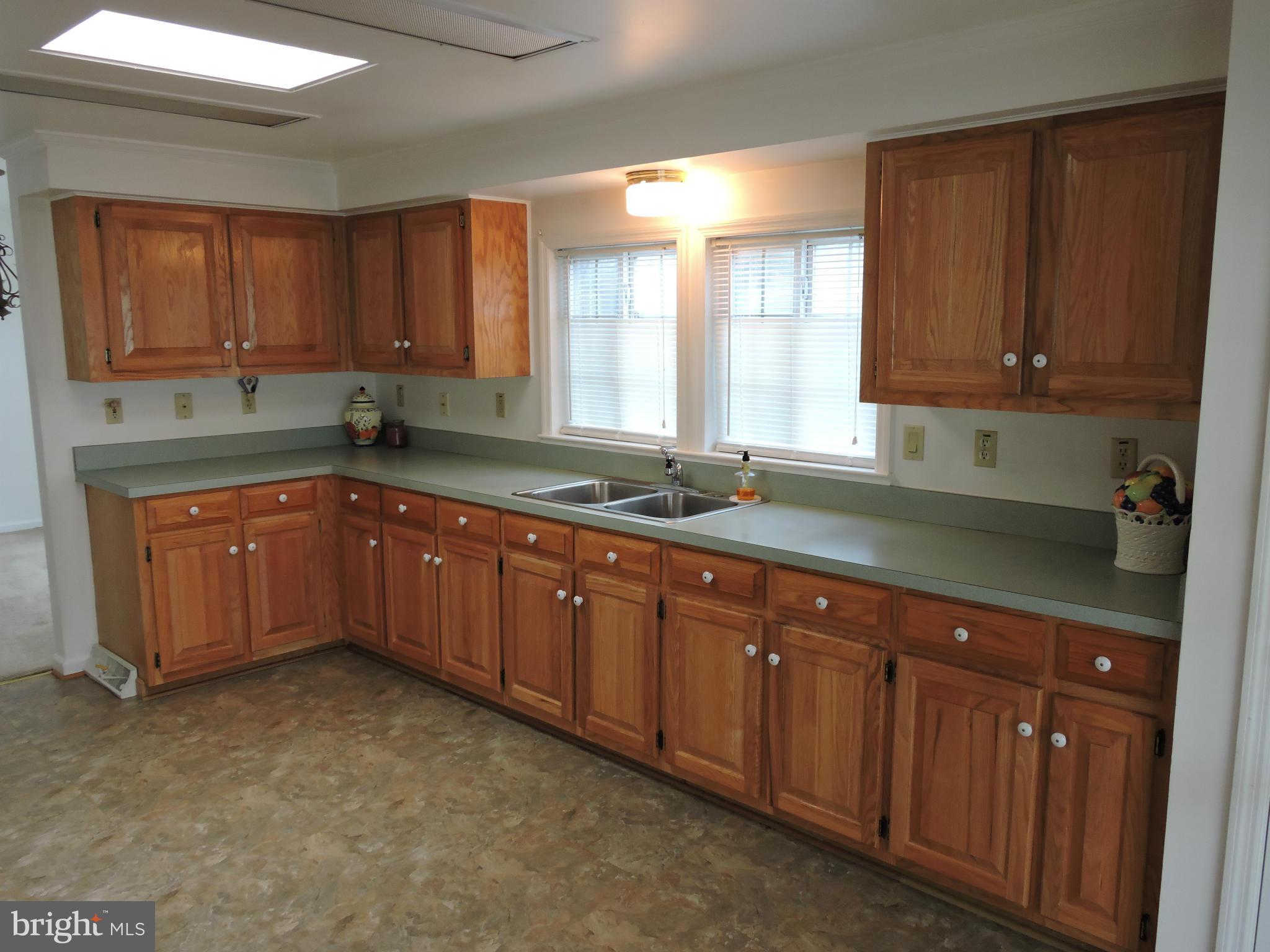 10505 Cedarville Road, Unit 914 Brandywine, MD 20613 - Photo 2 of 30 Tons of cabinet space