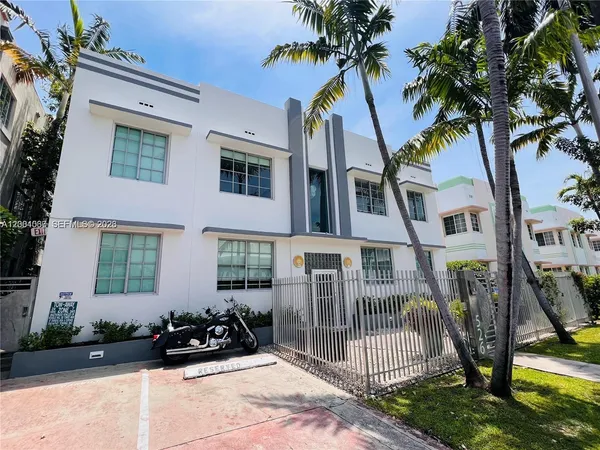 $1,900 | 526 15th Street, Unit 15, Miami Beach, FL 33139