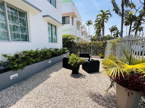 $1,900 | 526 15th Street, Unit 15, Miami Beach, FL 33139