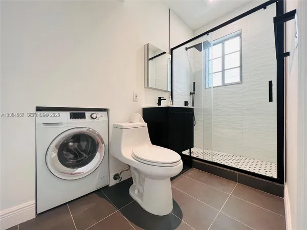 $1,900 | 526 15th Street, Unit 15, Miami Beach, FL 33139