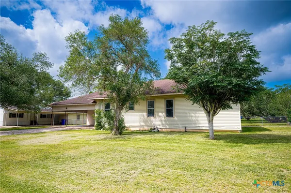 $179,900 | 304 Turner Street, Yoakum, TX 77995