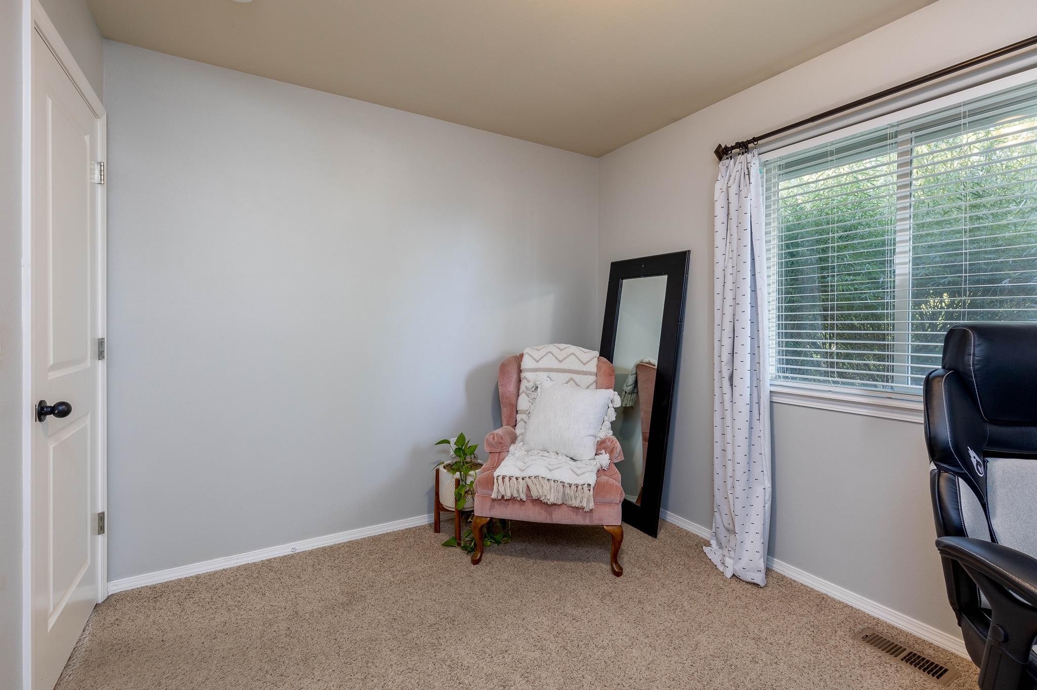 10006 North Austin Lane Spokane, WA 99208 - Photo 18 of 44