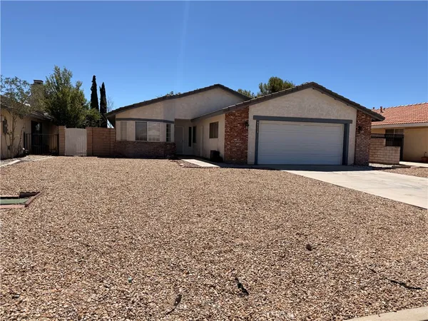 $2,300 | 12901 Briarcliff Drive, Victorville, CA 92395