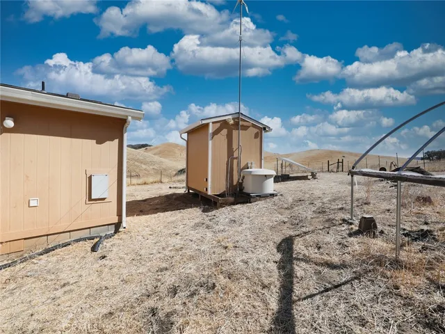 a view of a backyard of the house