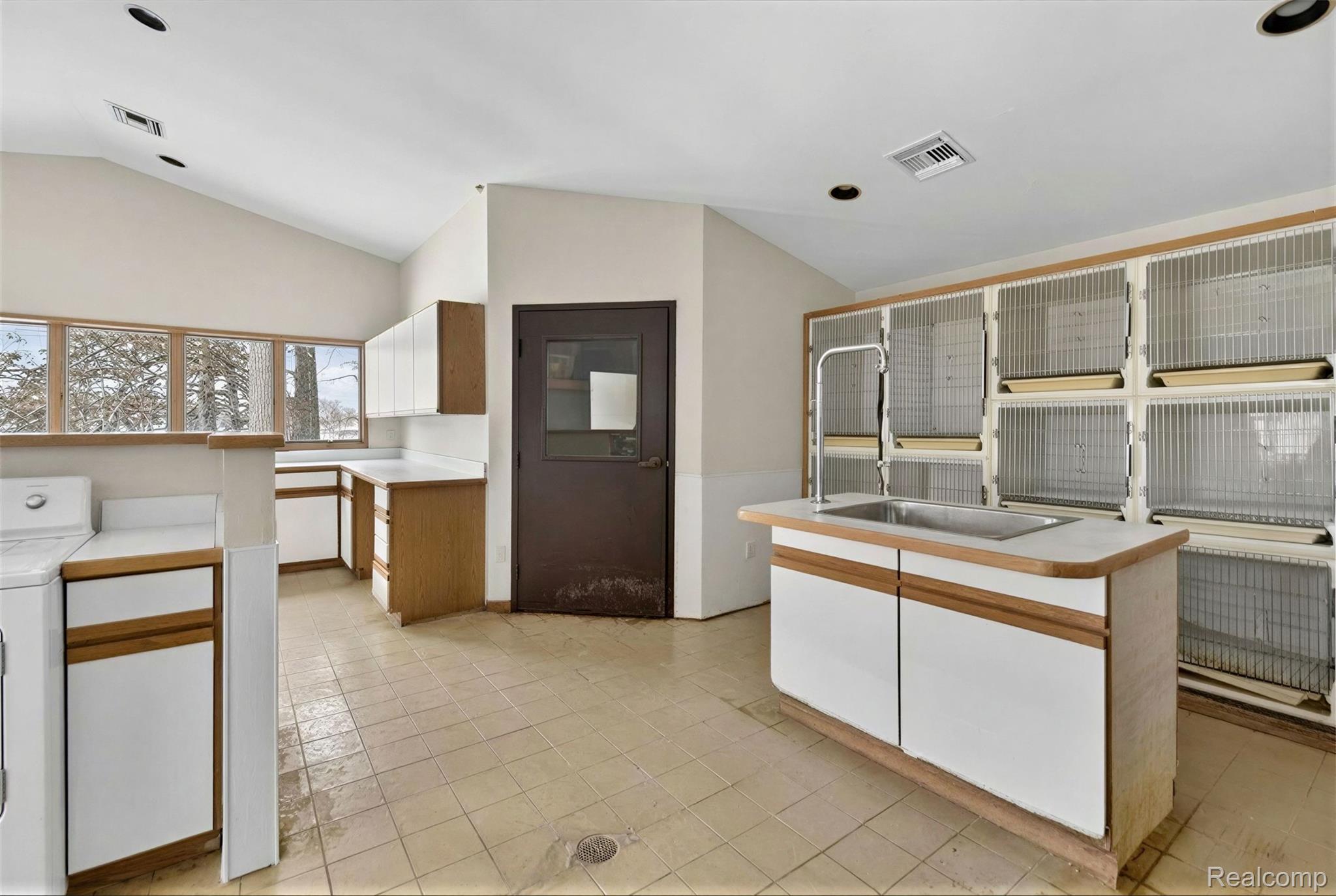 2551 Patterson Lk Road Pinckney, MI 48169 - Photo 73 of 95 kennel door.jpg