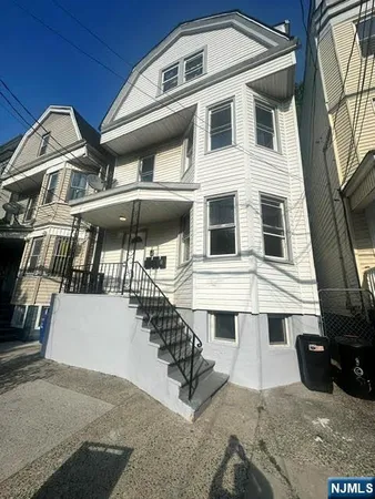$2,150 | 102 South 12th Street, Unit 1, Newark, NJ 07107