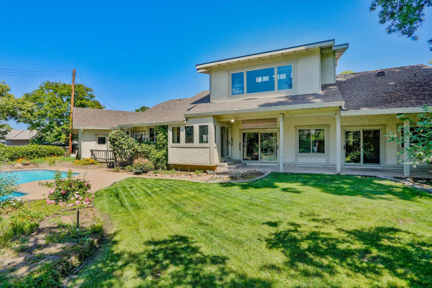3029 Merrick San Way Carmichael, CA 95608 - Photo 2 of 31 a view of a yard in front of house