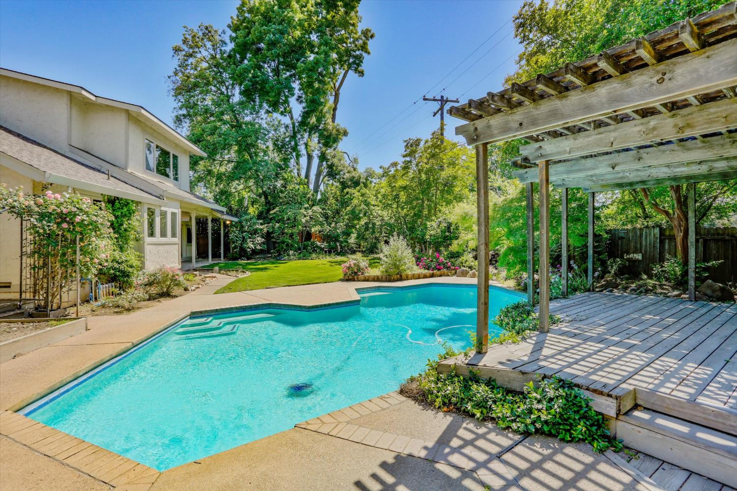 3029 Merrick San Way Carmichael, CA 95608 - Photo 27 of 31 a view of a house with swimming pool and sitting area