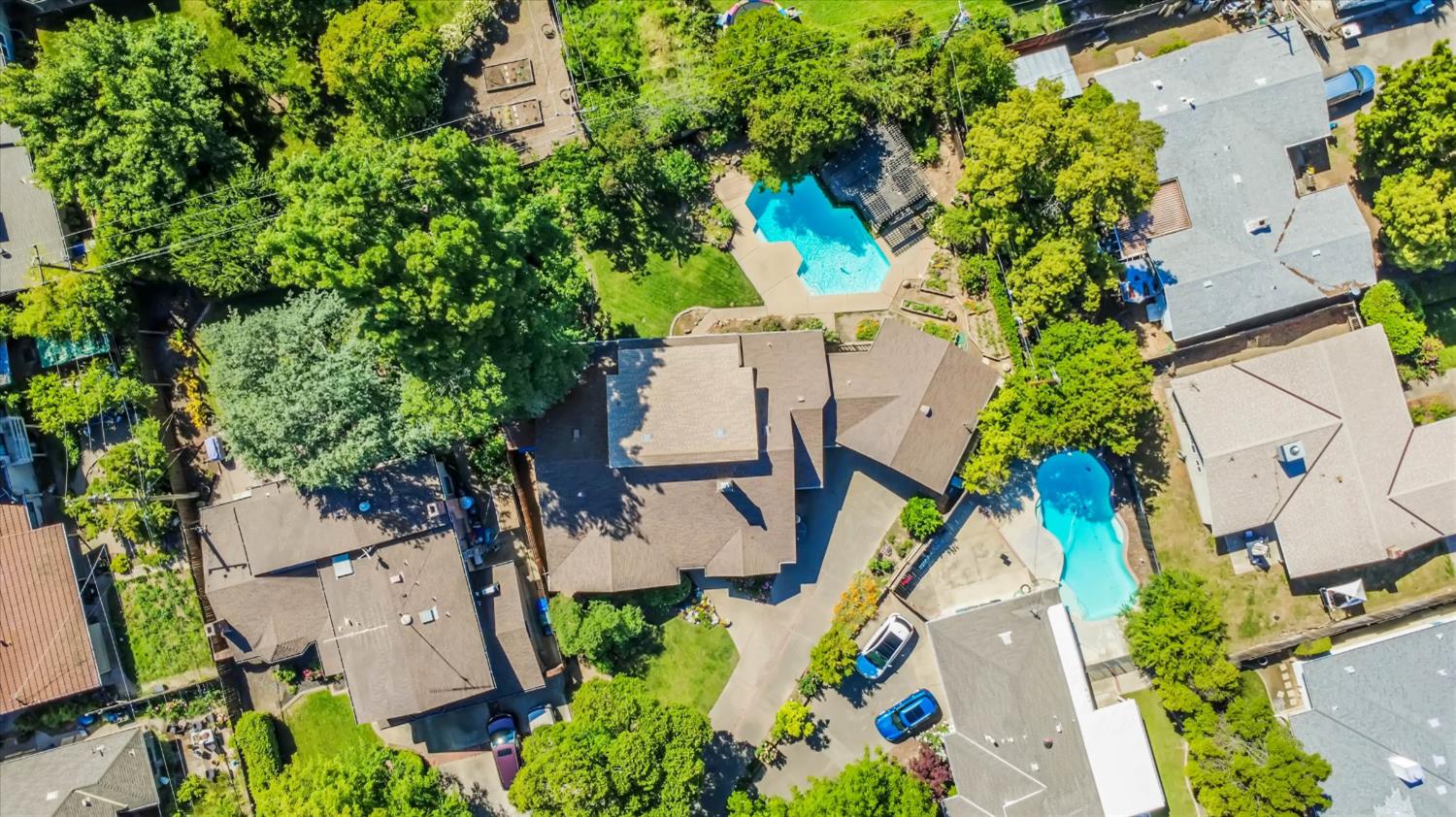 3029 Merrick San Way Carmichael, CA 95608 - Photo 4 of 31 an aerial view of a house with a yard