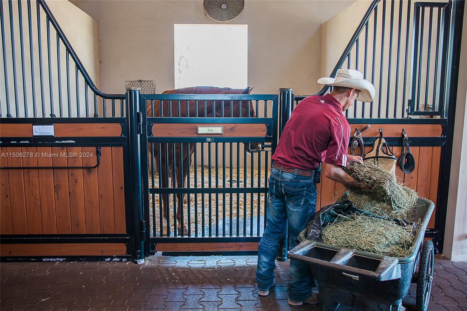 1500 Southeast Ranch Road South Jupiter, FL 33478 - Photo 7 of 29 a view of entryway with a hall