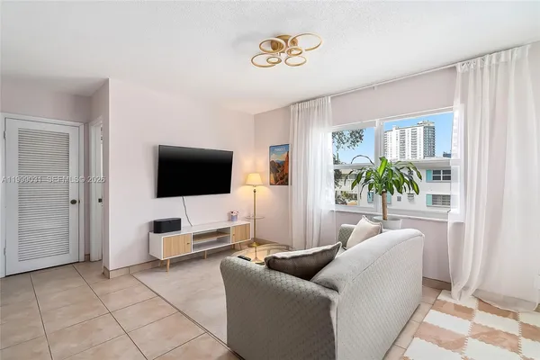 $1,650 | 1824 Monroe Street, Unit 10, Hollywood, FL 33020