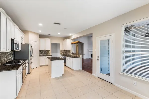 $3,000 | 11 Belcarra Place, The Woodlands, TX 77382