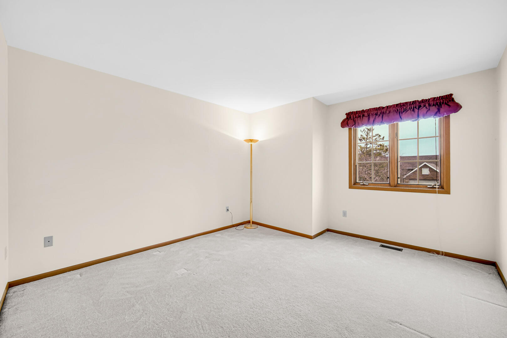 633 West 94th Court Crown Point, IN 46307 - Photo 20 of 29 an empty room with windows