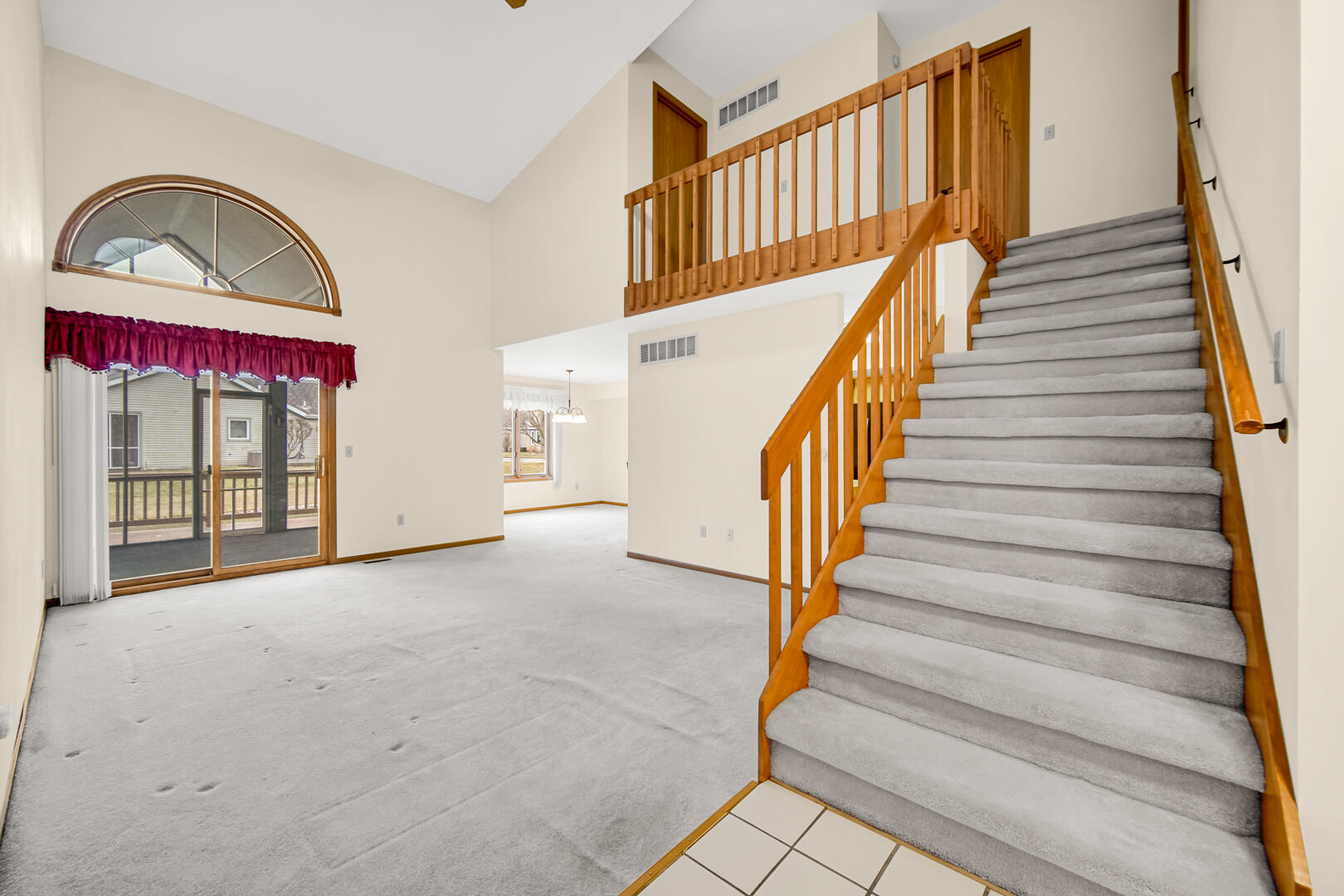 633 West 94th Court Crown Point, IN 46307 - Photo 6 of 29 a view of entryway