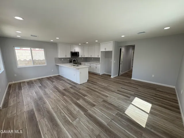 $2,700 | 3767 Noll Drive, Unit B, Palmdale, CA 93550