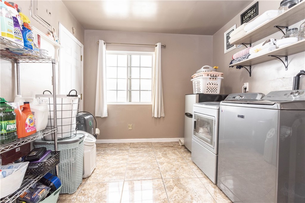 142 North Vendome Street Los Angeles, CA 90026 - Photo 22 of 33 a room with a stove a sink and a window