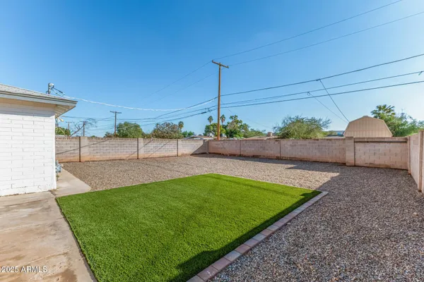 $2,050 | 2025 East Don Carlos, Tempe, AZ 85281