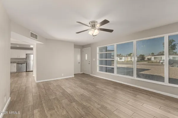 $2,050 | 2025 East Don Carlos, Tempe, AZ 85281