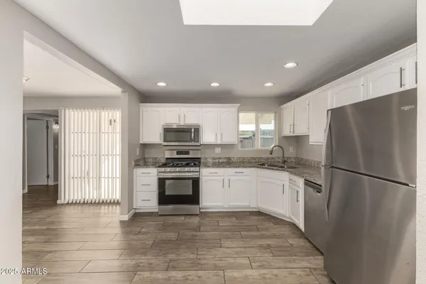 $2,050 | 2025 East Don Carlos, Tempe, AZ 85281