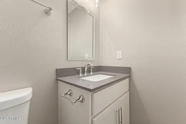 $2,050 | 2025 East Don Carlos, Tempe, AZ 85281