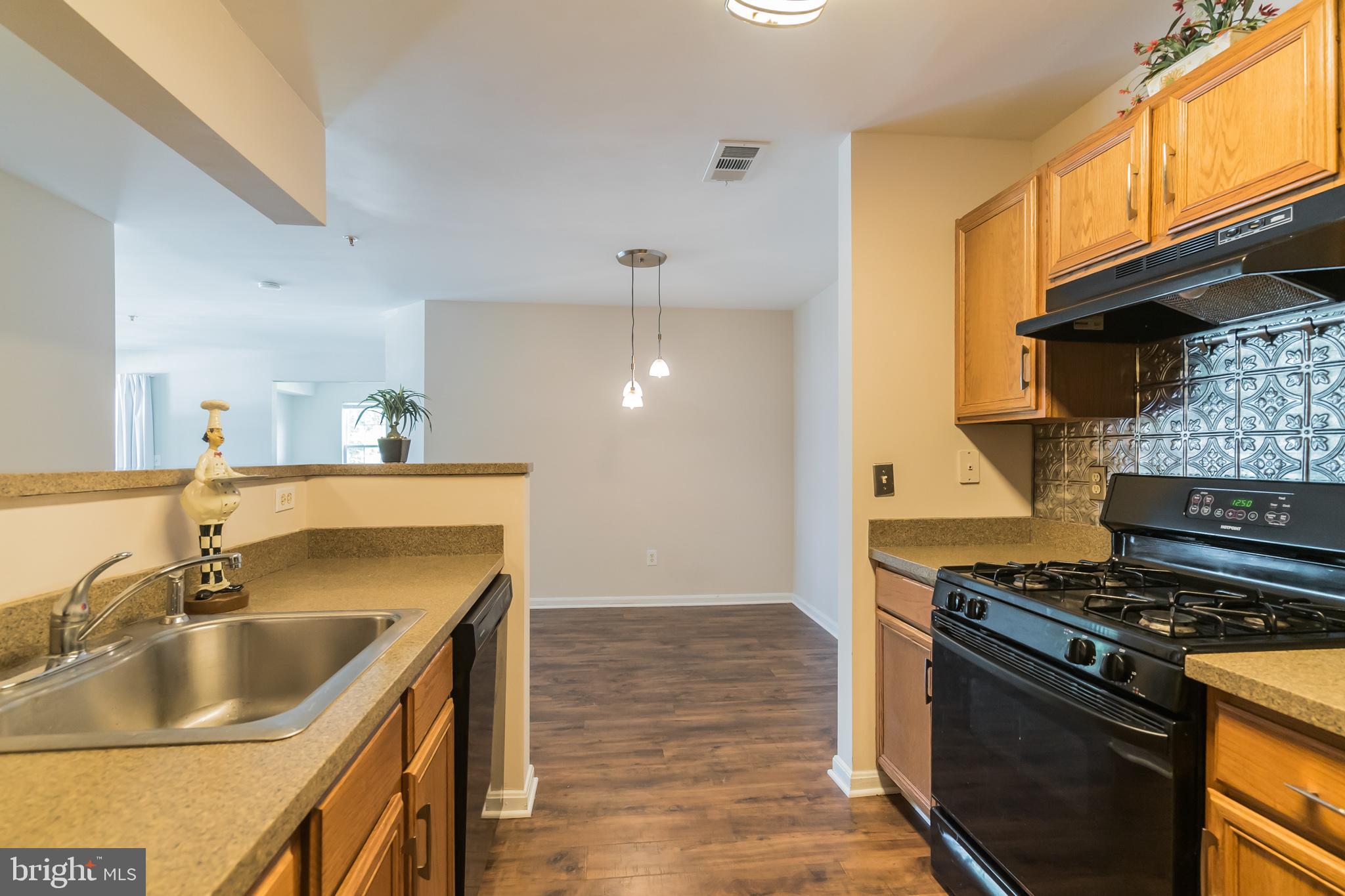 14151 Cuddy Loop, Unit 101 Woodbridge, VA 22193 - Photo 12 of 29 kitchen
