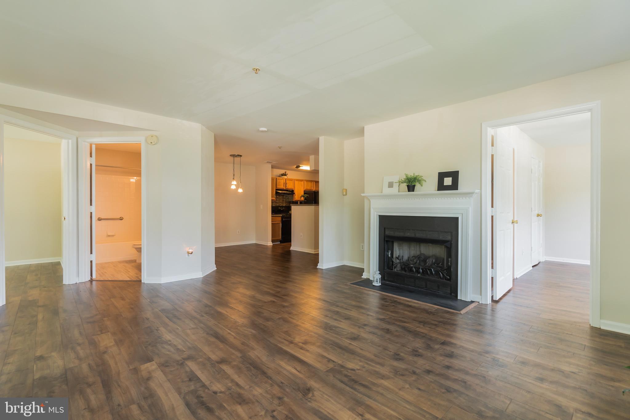14151 Cuddy Loop, Unit 101 Woodbridge, VA 22193 - Photo 15 of 29 living