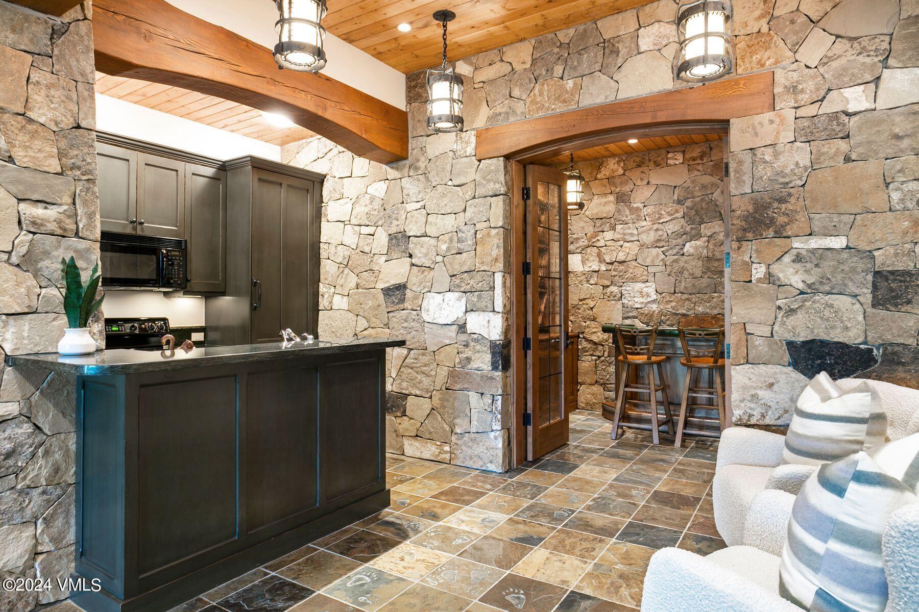 292 Aspen Meadows Road Edwards, CO 81632 - Photo 30 of 53 Kitchenette