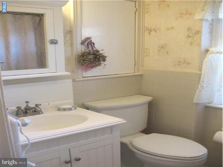400 Salisbury Road Wyncote, PA 19095 - Photo 11 of 13 Bathroom