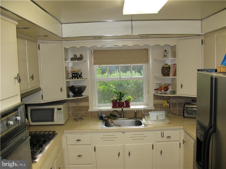 400 Salisbury Road Wyncote, PA 19095 - Photo 5 of 13 Kitchen