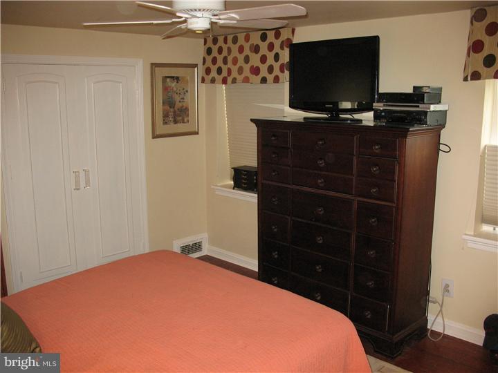 400 Salisbury Road Wyncote, PA 19095 - Photo 10 of 13 Bedroom - Main