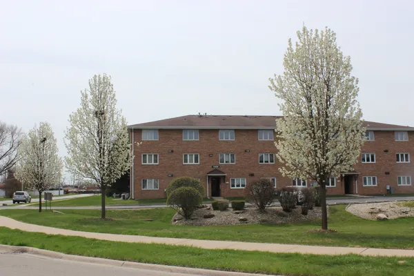 $199,900 | 4943 East Circle Drive, Unit 305, Crestwood, IL 60418