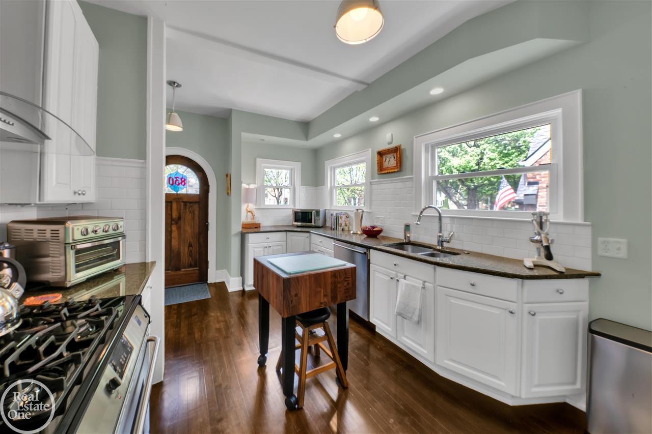 830 Cadieux Road Grosse Pointe, MI 48230 - Photo 15 of 40 50042354-14.JPG