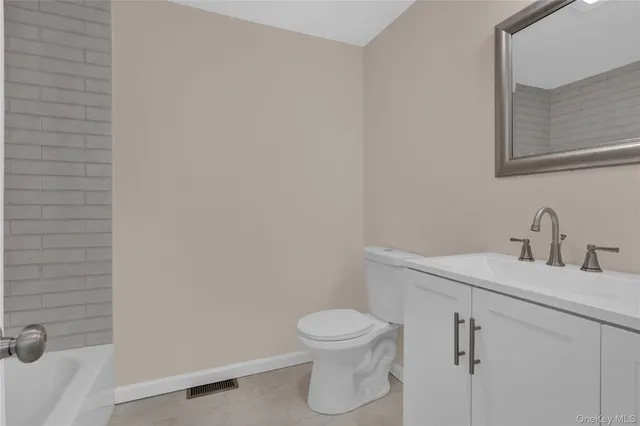 $665,000 | 815 Franklin Avenue, Unit 4, Franklin Square, NY 11580