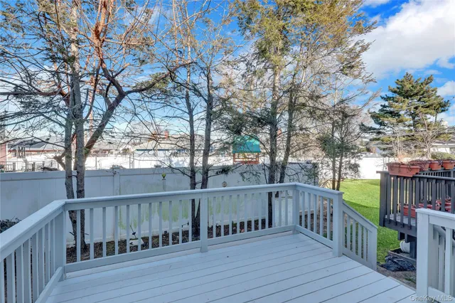 $665,000 | 815 Franklin Avenue, Unit 4, Franklin Square, NY 11580