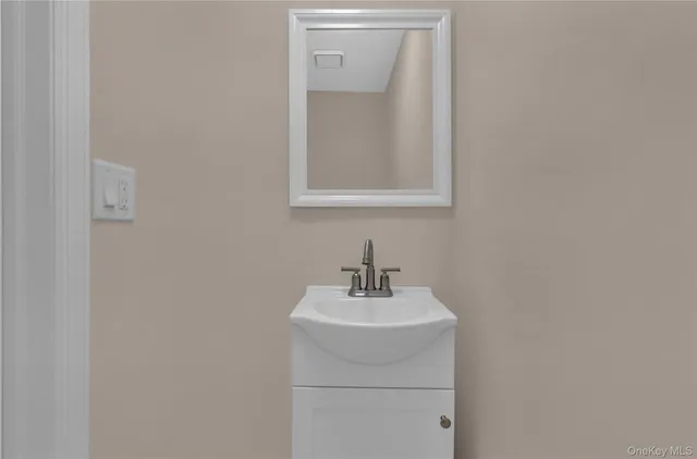 $665,000 | 815 Franklin Avenue, Unit 4, Franklin Square, NY 11580