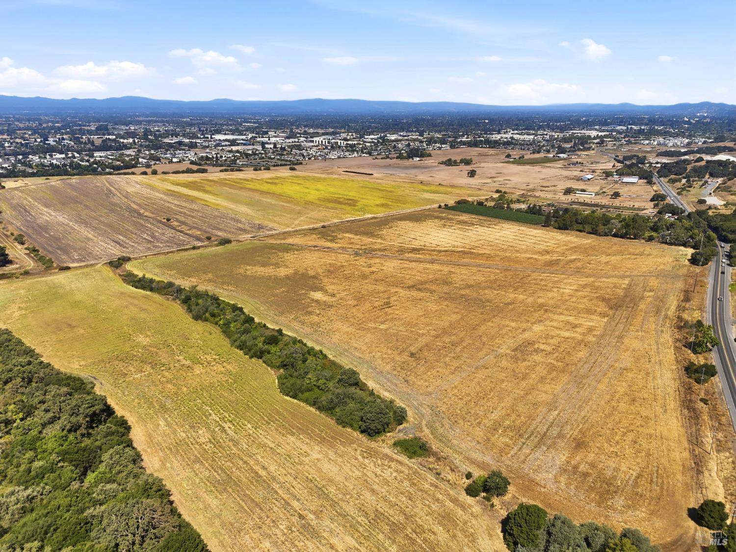 3755 Petaluma Hill Road Santa Rosa, CA 95404 - Photo 11 of 26 Gallery Image 11