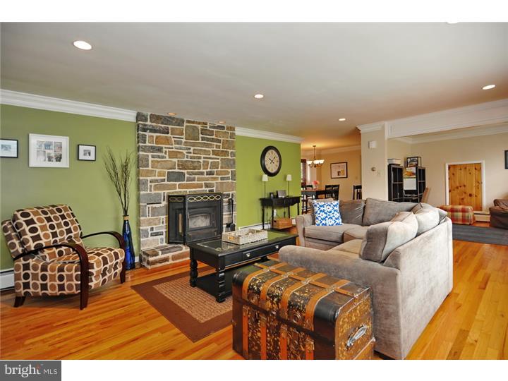 510 Cowpath Road Lansdale, PA 19446 - Photo 5 of 23 Living Room
