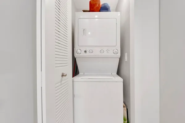 a close up view of a washer and dryer