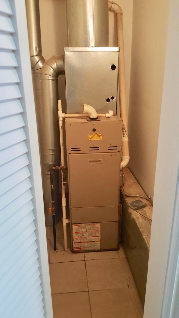 5708 South Aberdeen Street Chicago, IL 60621 - Photo 22 of 25 a utility room with dryer and washer