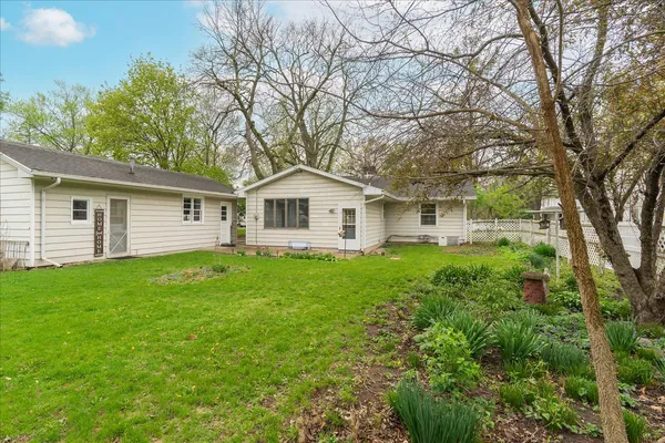 $128,500 | 708 Market Street, Henry, IL 61537