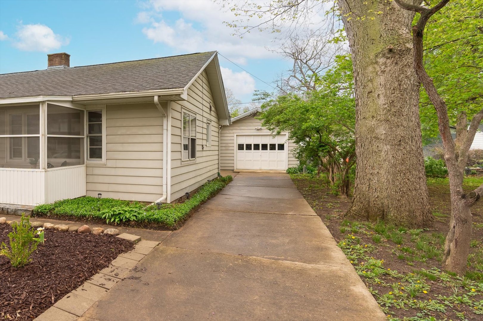 708 Market Street Henry, IL 61537 - Photo 2 of 20