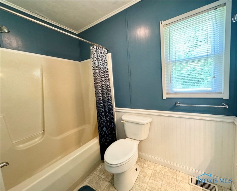 11308 Monclova Road Monclova, OH 43542 - Photo 15 of 26 Full Bath