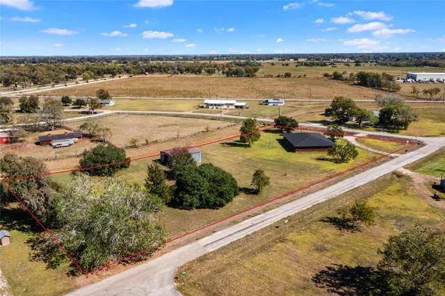 a view of entryway with kitchen