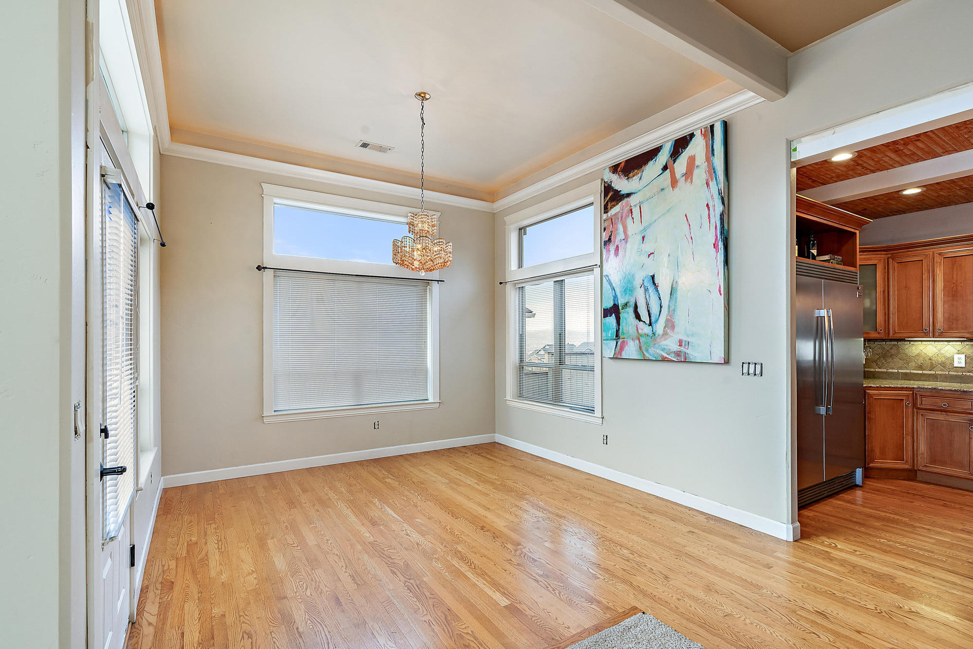 1013 Azure Way Eagle Point, OR 97524 - Photo 6 of 28 Dining room